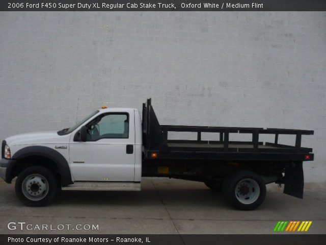 2006 Ford F450 Super Duty XL Regular Cab Stake Truck in Oxford White