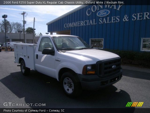 2006 Ford F250 Super Duty XL Regular Cab Chassis Utility in Oxford White