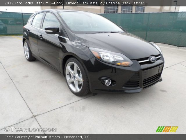 2012 Ford Focus Titanium 5-Door in Tuxedo Black Metallic
