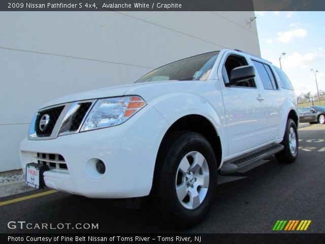 2009 Nissan Pathfinder S 4x4 in Avalanche White