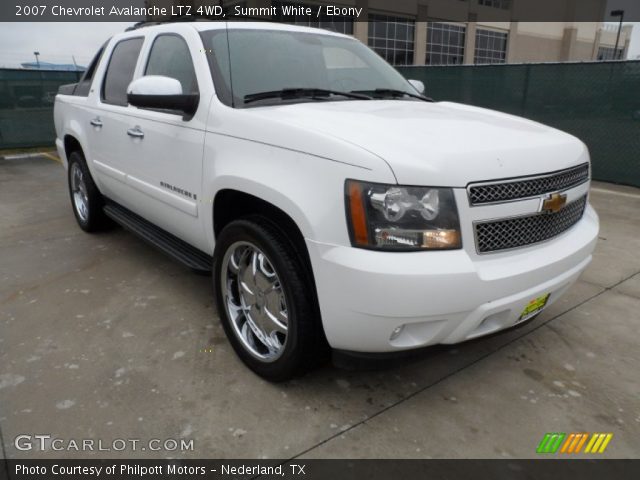 2007 Chevrolet Avalanche LTZ 4WD in Summit White