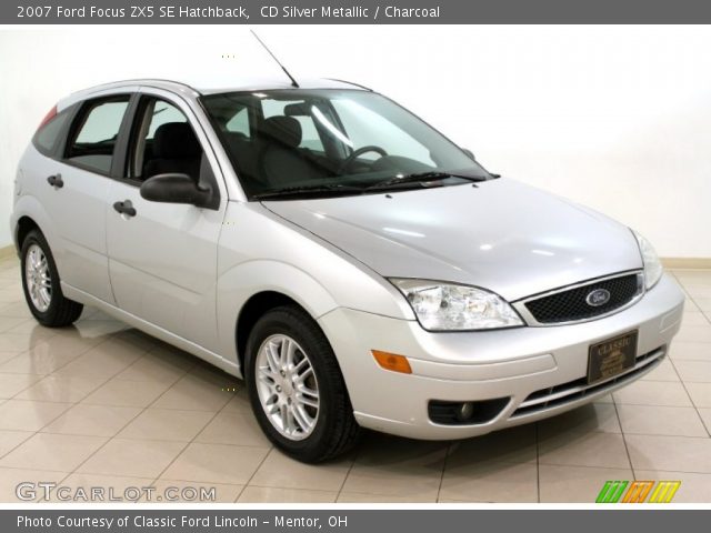 2007 Ford Focus ZX5 SE Hatchback in CD Silver Metallic