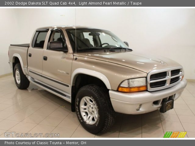 2002 Dodge Dakota SLT Quad Cab 4x4 in Light Almond Pearl Metallic