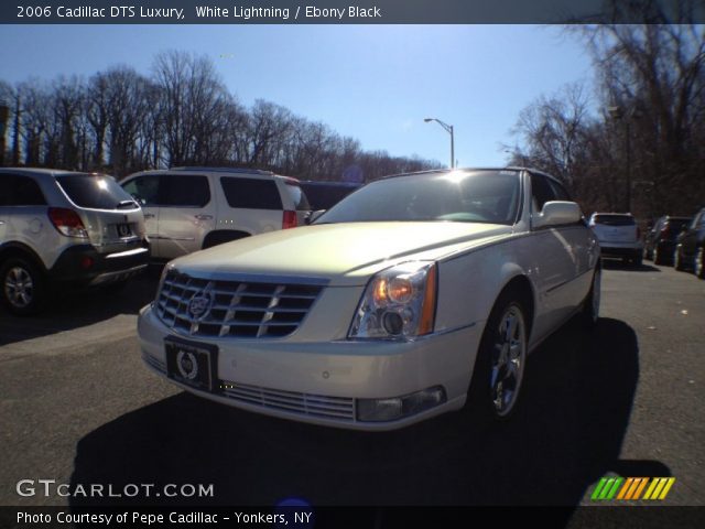 2006 Cadillac DTS Luxury in White Lightning