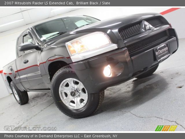 2007 Mitsubishi Raider LS Extended Cab in Brilliant Black