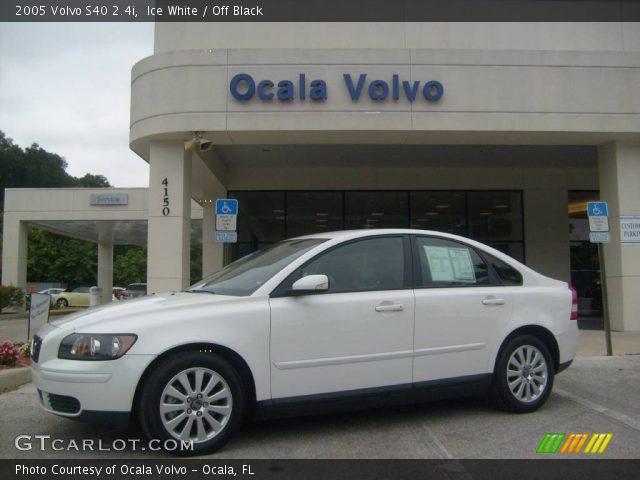 2005 Volvo S40 2.4i in Ice White