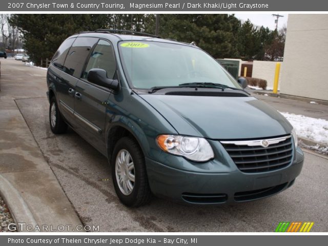 2007 Chrysler Town & Country Touring in Magnesium Pearl