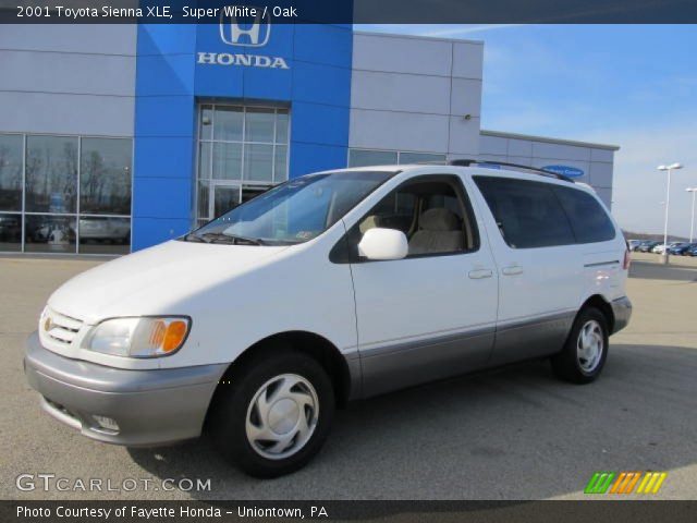 2001 Toyota Sienna XLE in Super White