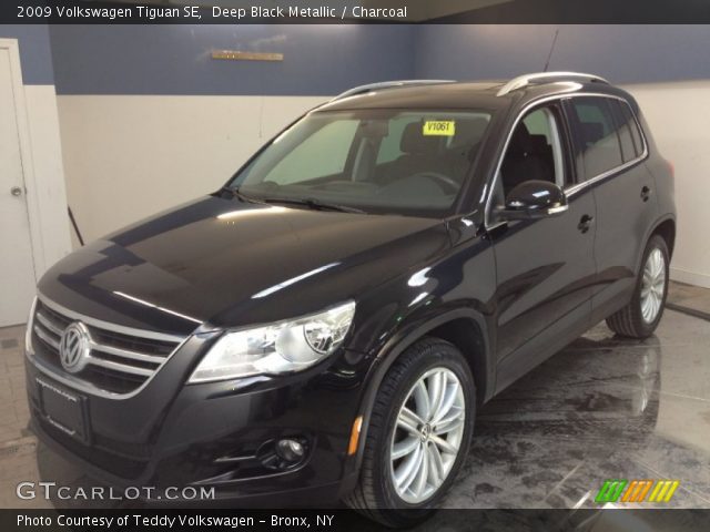 2009 Volkswagen Tiguan SE in Deep Black Metallic