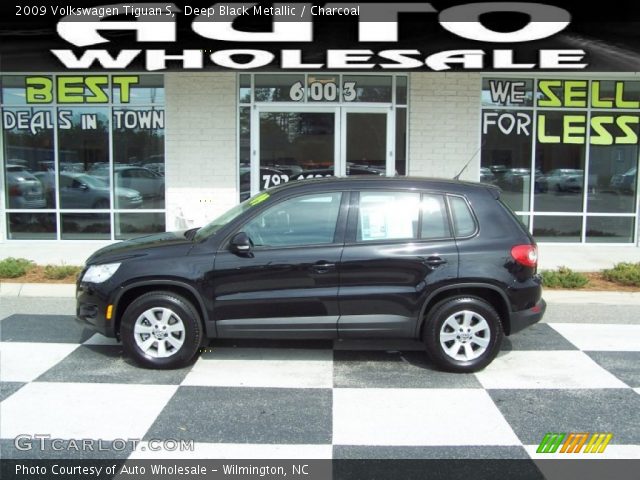 2009 Volkswagen Tiguan S in Deep Black Metallic