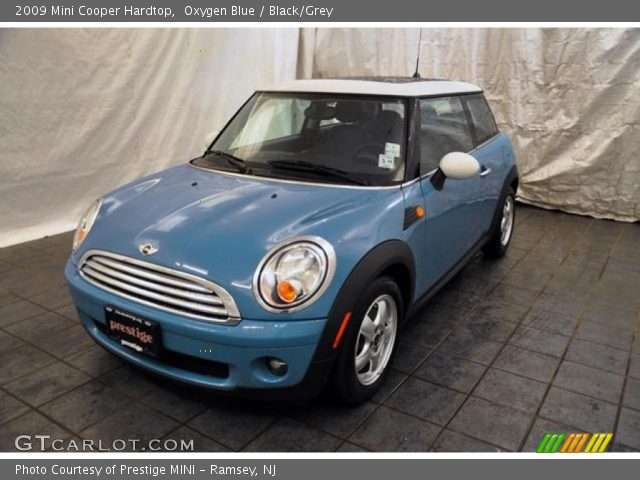 2009 Mini Cooper Hardtop in Oxygen Blue