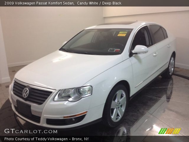 2009 Volkswagen Passat Komfort Sedan in Candy White