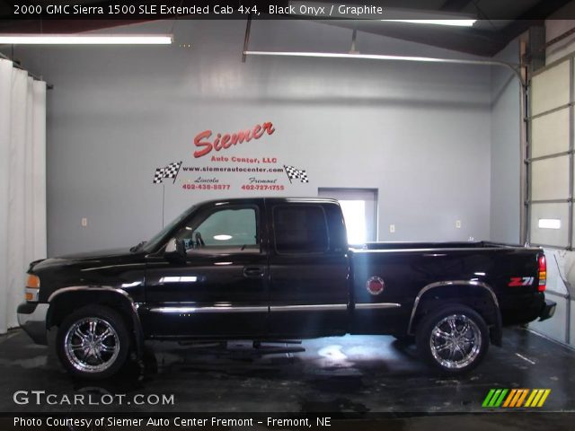 2000 GMC Sierra 1500 SLE Extended Cab 4x4 in Black Onyx