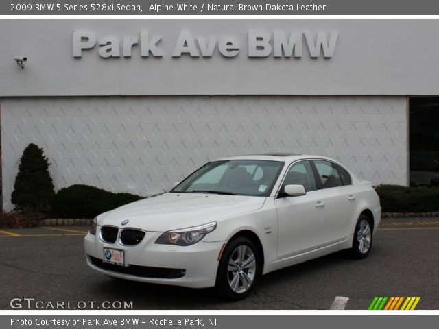 2009 BMW 5 Series 528xi Sedan in Alpine White