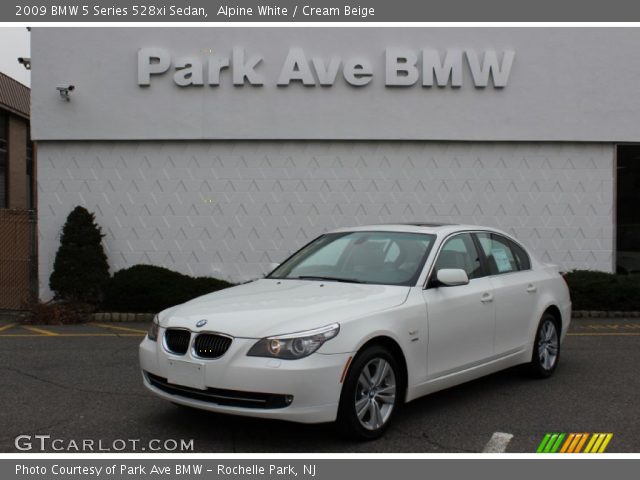 2009 BMW 5 Series 528xi Sedan in Alpine White