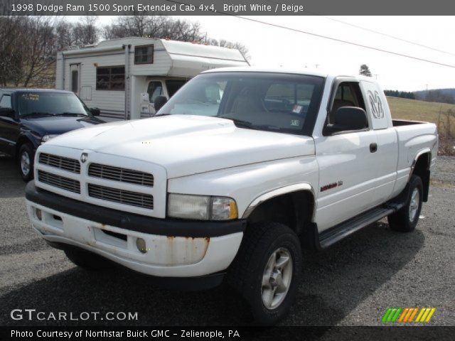 1998 Dodge Ram 1500 Sport Extended Cab 4x4 in Bright White