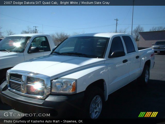 2007 Dodge Dakota SXT Quad Cab in Bright White