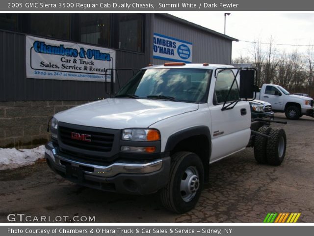 2005 GMC Sierra 3500 Regular Cab Dually Chassis in Summit White