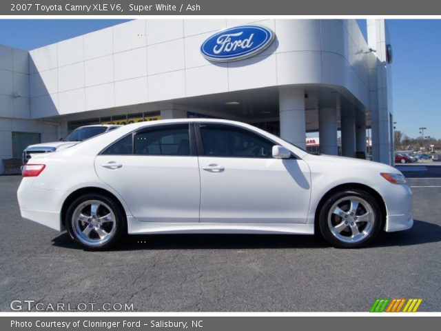 2007 Toyota Camry XLE V6 in Super White
