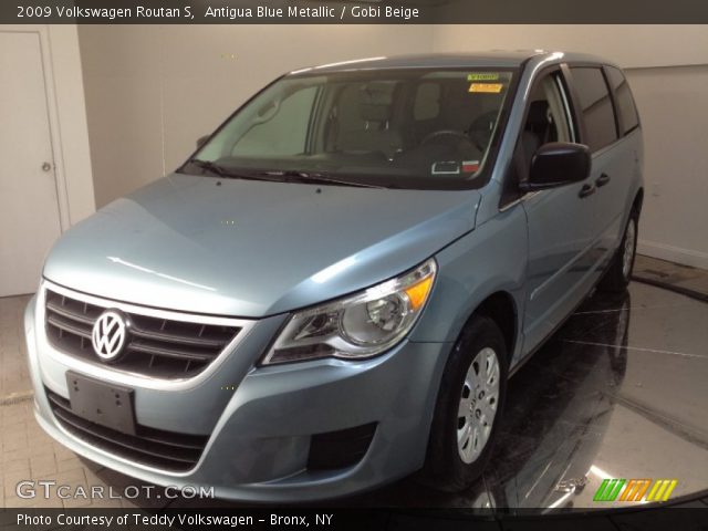 2009 Volkswagen Routan S in Antigua Blue Metallic