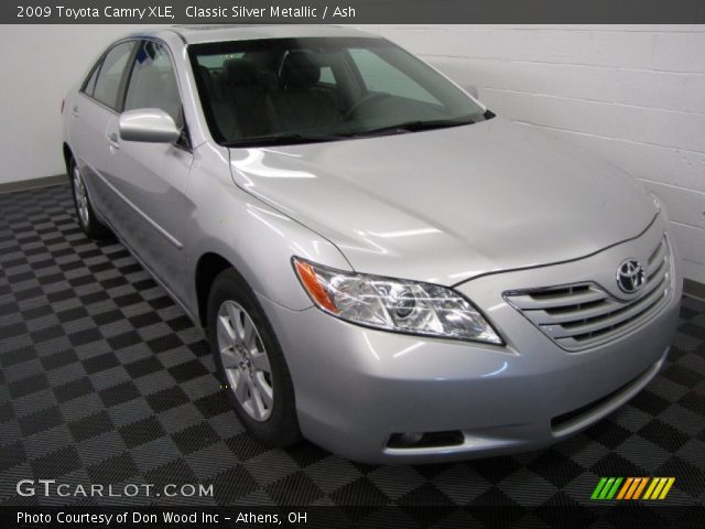 2009 Toyota Camry XLE in Classic Silver Metallic