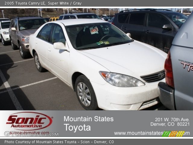 2005 Toyota Camry LE in Super White
