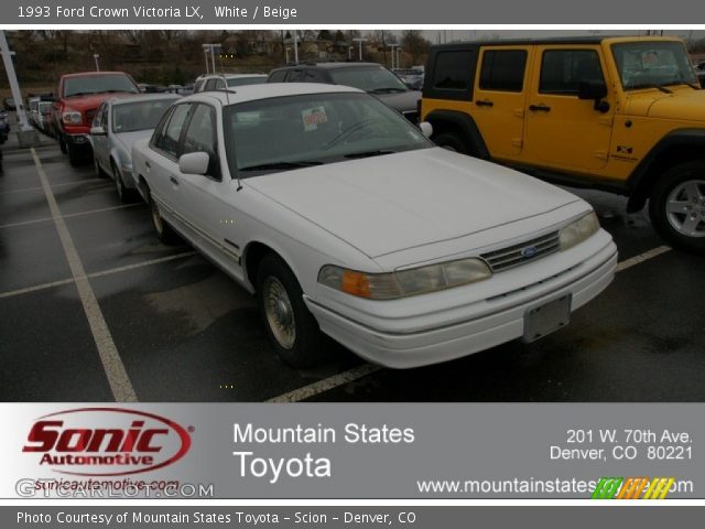 1993 Ford Crown Victoria LX in White