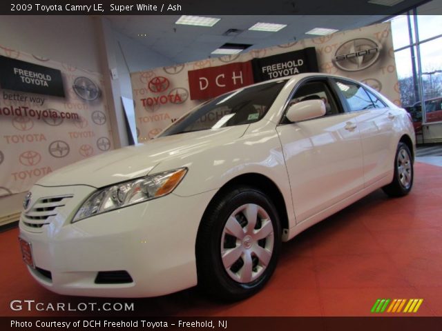 2009 Toyota Camry LE in Super White