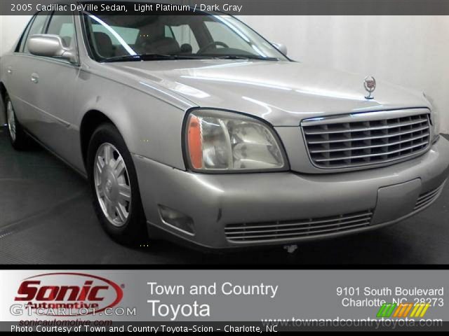 2005 Cadillac DeVille Sedan in Light Platinum