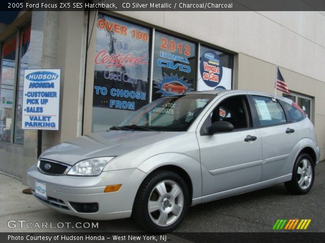 2005 Ford Focus ZX5 SES Hatchback in CD Silver Metallic