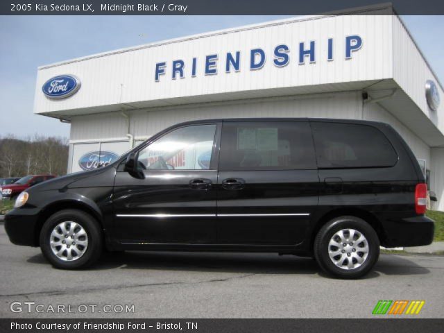 2005 Kia Sedona LX in Midnight Black