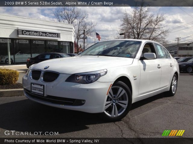 2009 BMW 5 Series 528xi Sedan in Alpine White