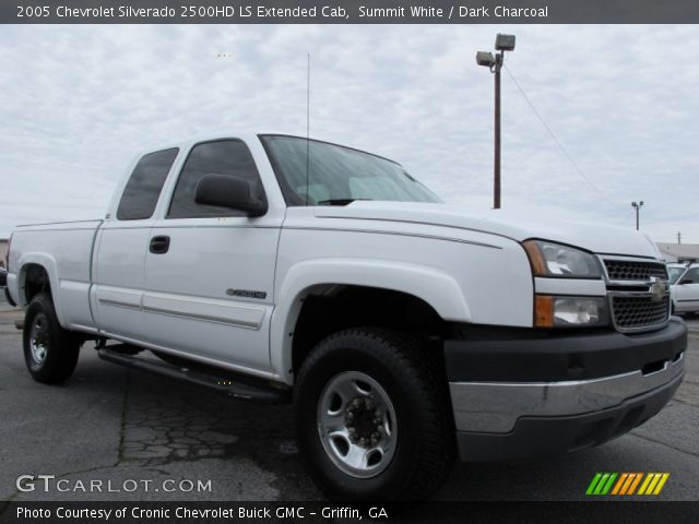 2005 Chevrolet Silverado 2500HD LS Extended Cab in Summit White