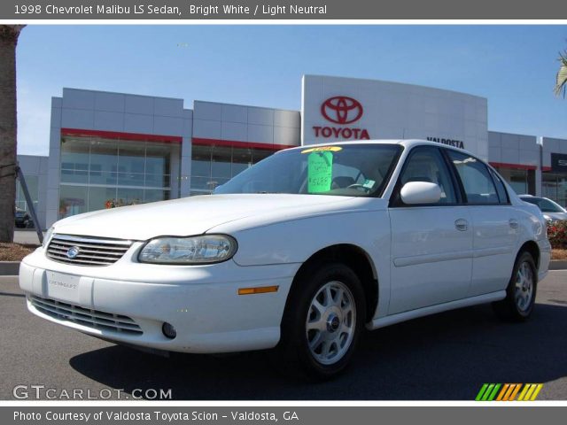 1998 Chevrolet Malibu LS Sedan in Bright White