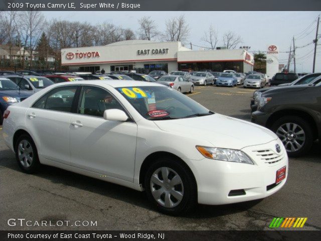2009 Toyota Camry LE in Super White