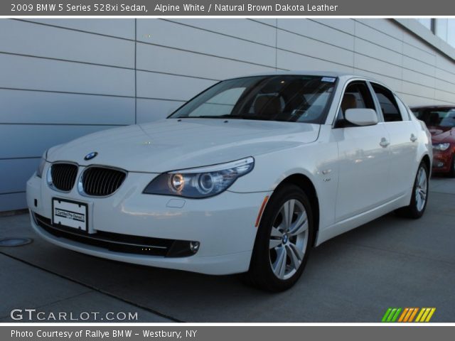 2009 BMW 5 Series 528xi Sedan in Alpine White