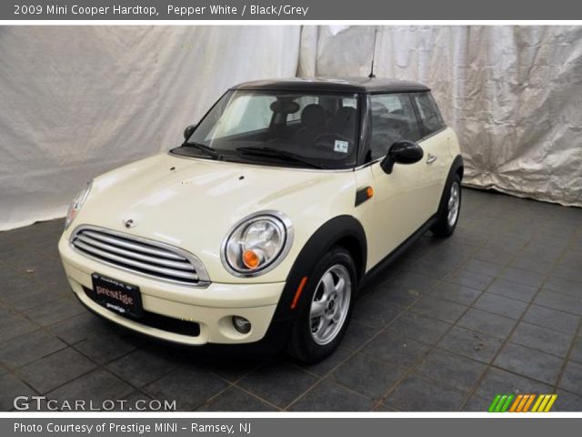 2009 Mini Cooper Hardtop in Pepper White