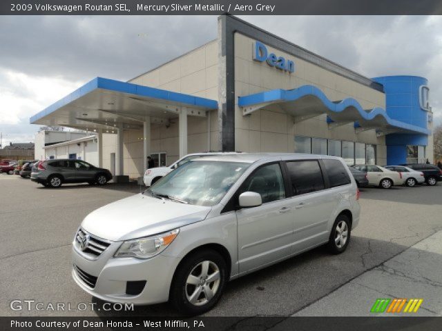 2009 Volkswagen Routan SEL in Mercury Sliver Metallic