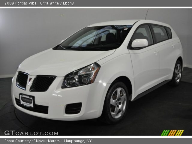 2009 Pontiac Vibe  in Ultra White