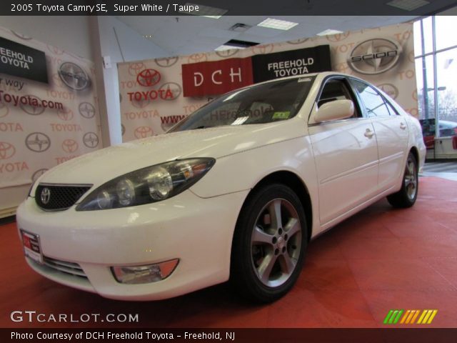 2005 Toyota Camry SE in Super White
