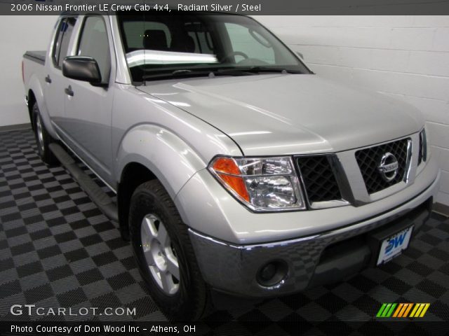 2006 Nissan Frontier LE Crew Cab 4x4 in Radiant Silver