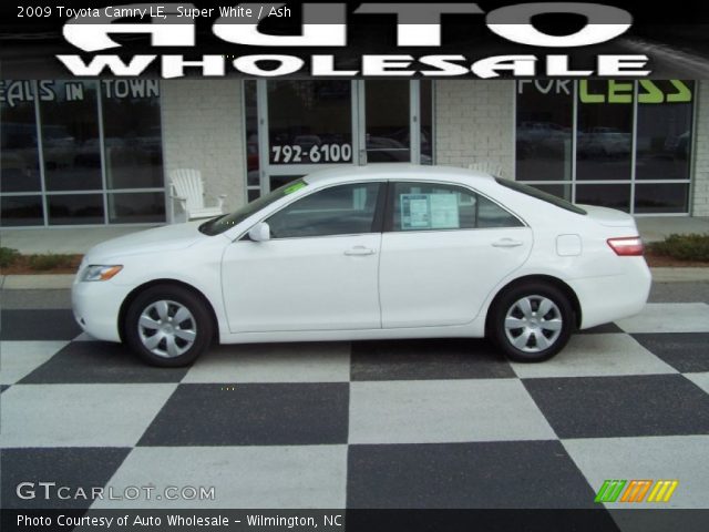 2009 Toyota Camry LE in Super White
