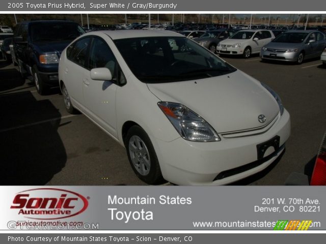 2005 Toyota Prius Hybrid in Super White