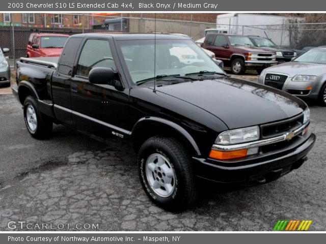 2003 Chevrolet S10 LS Extended Cab 4x4 in Black Onyx