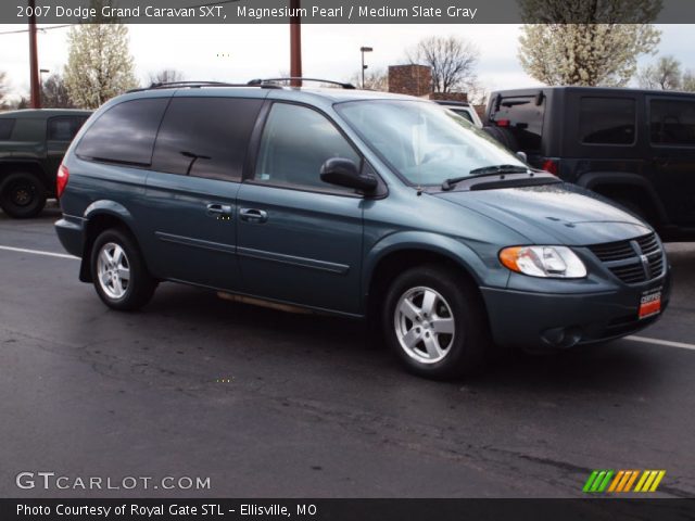 2007 Dodge Grand Caravan SXT in Magnesium Pearl