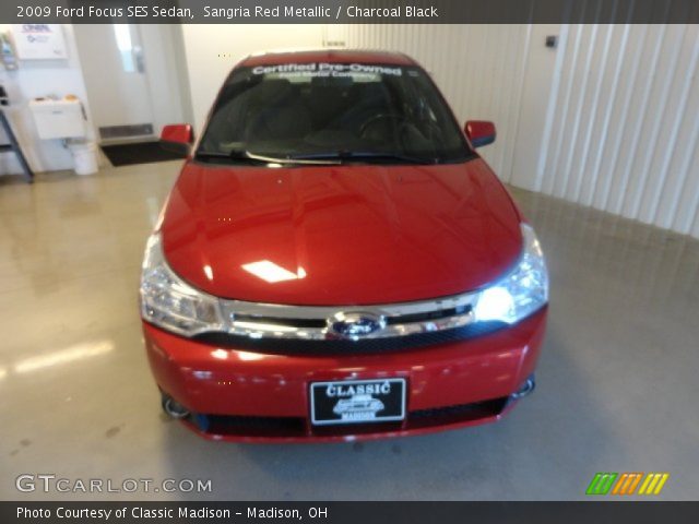 2009 Ford Focus SES Sedan in Sangria Red Metallic