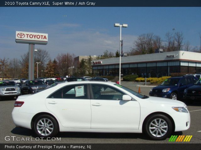 2010 Toyota Camry XLE in Super White