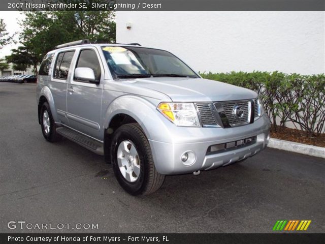 2007 Nissan Pathfinder SE in Silver Lightning