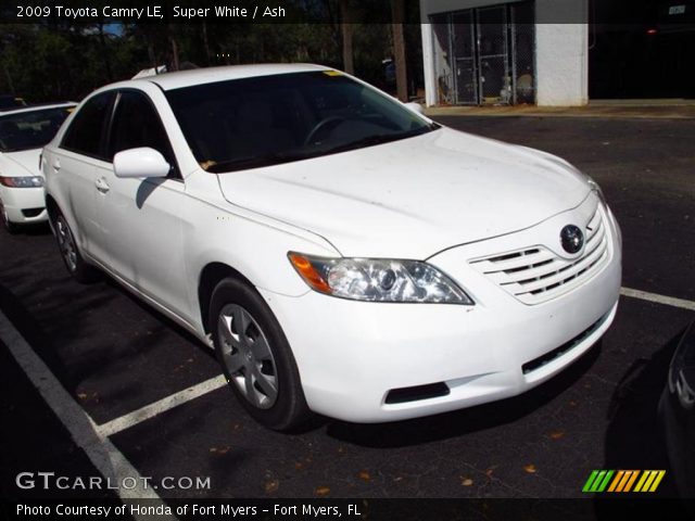 2009 Toyota Camry LE in Super White