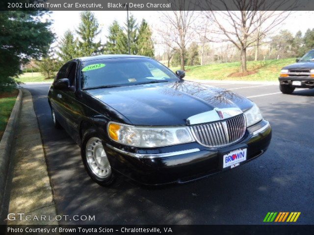2002 Lincoln Town Car Executive in Black